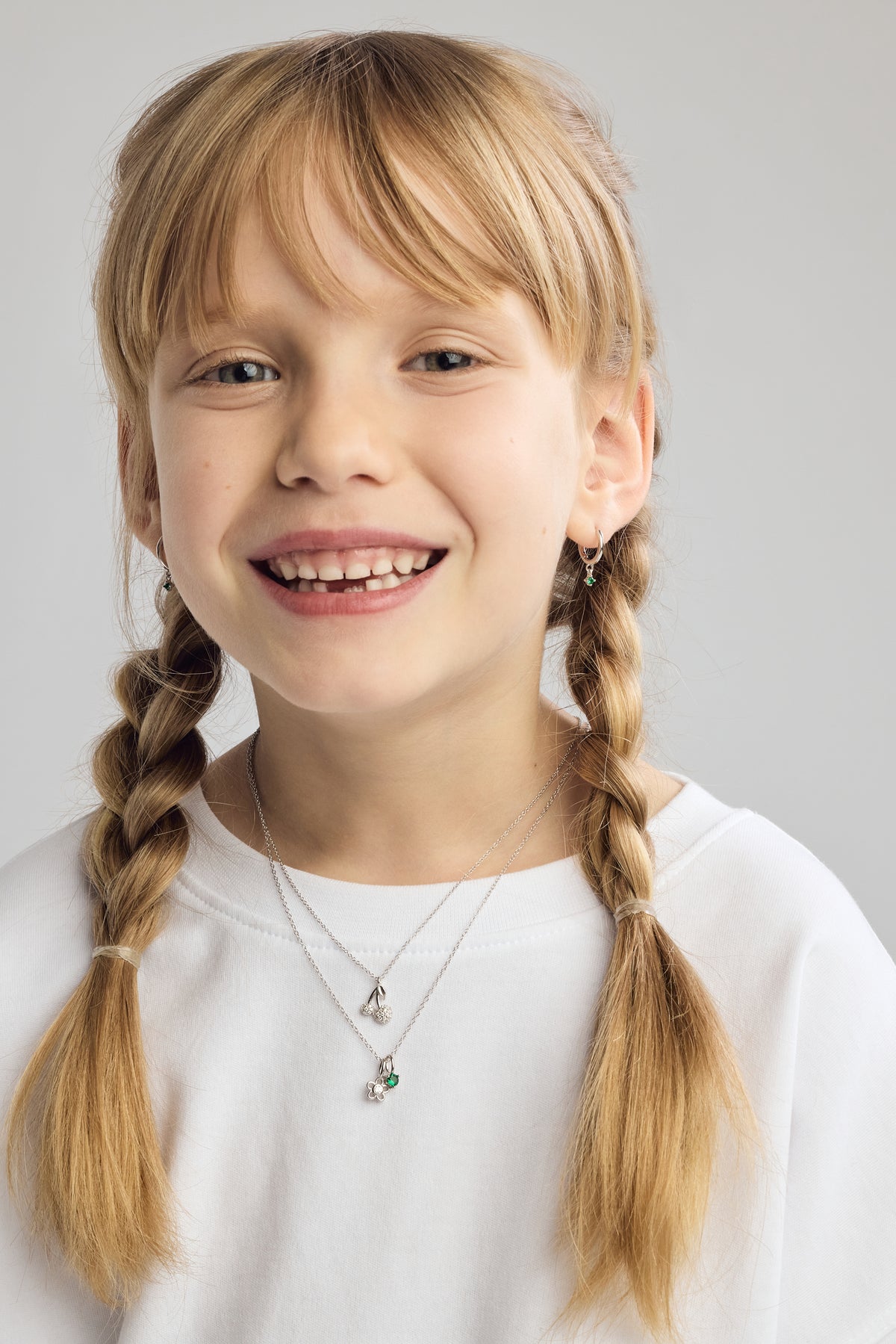 Boucles d'oreilles pierre de naissance mai or blanc, collier Cherry or blanc, collier Isabella or blanc, pendentif pierre de naissance enfants mai or blanc