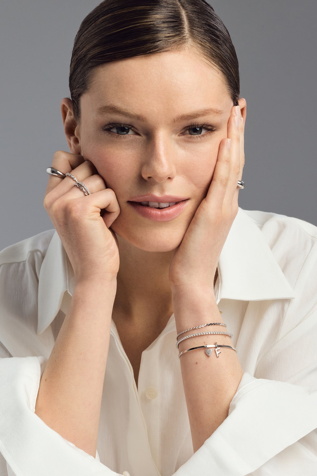 Bague Rachel or blanc, bague Andréa pierres blanches or blanc, bague Myriam or blanc, bague Éloise or blanc, bracelet serpentine or blanc, bracelet Claudia or blanc, bracelet Megan or blanc, pendentif petit coeur brillant or blanc, pendentif initiales enfants F or blanc
