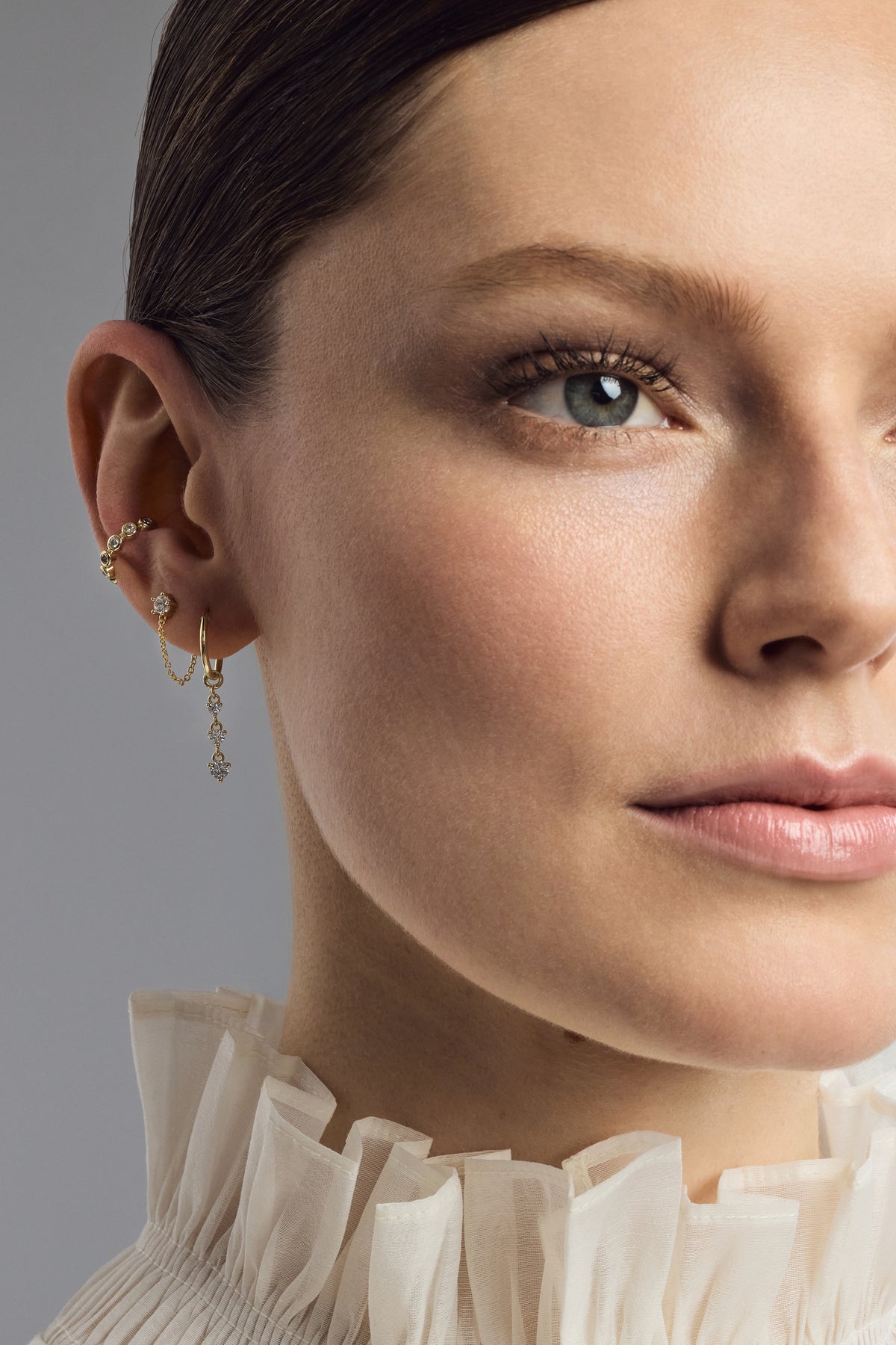 Boucles d'oreilles Anissa or, boucles d'oreilles Kiana or, Ear cuff Dominique pierres blanches or
