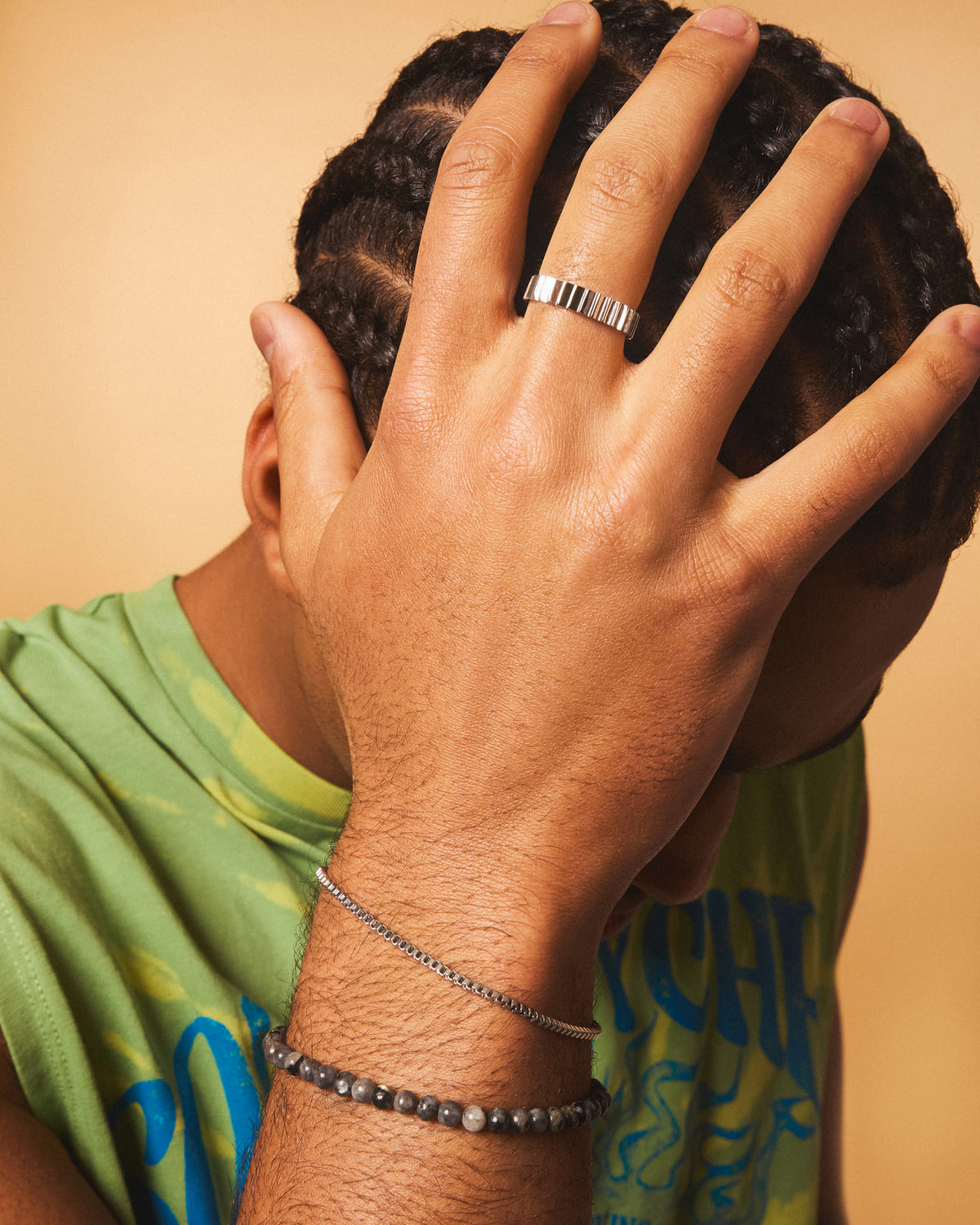 Mannequin bague Lucas, bracelet Léo nicolas argent