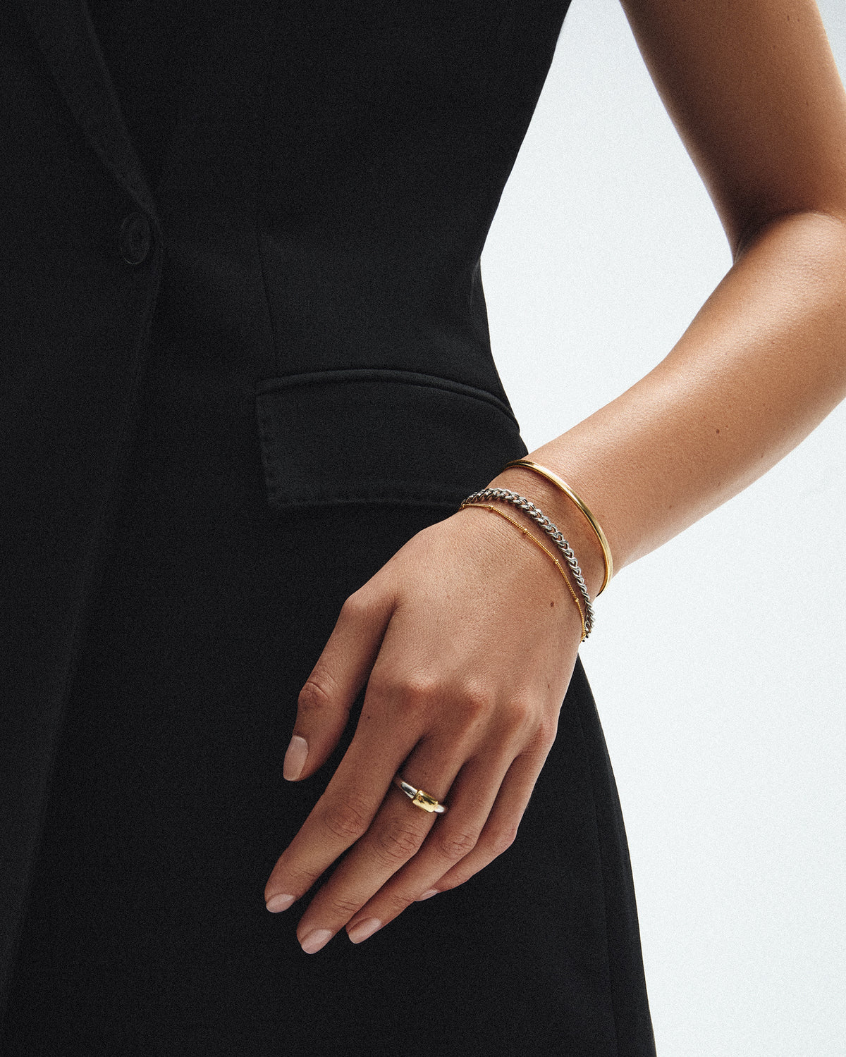 Bague Margot deux tons, bracelet Chantal or, mathieu argent, satellite or